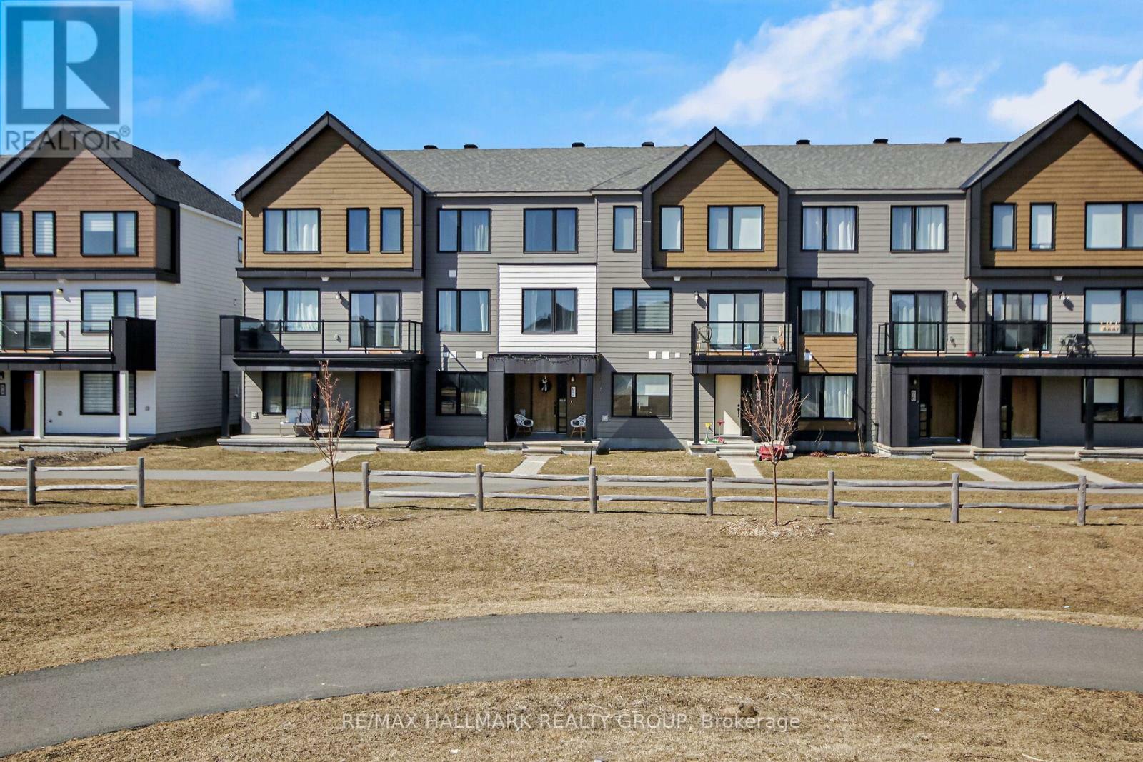 Property Photo: 92 Kyanite Lane ON K2J 7B4