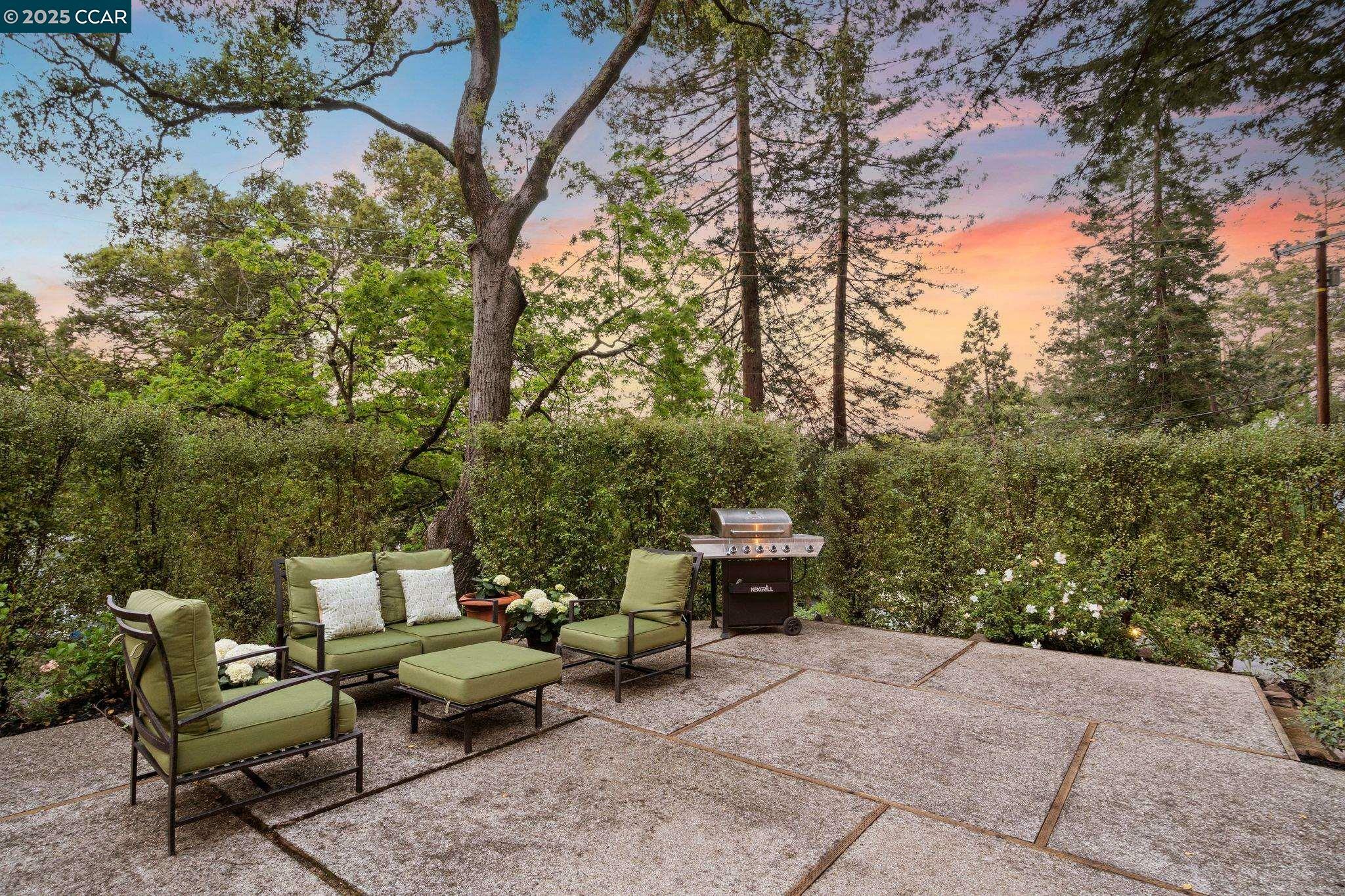 Property Photo: 19 Vallecito Ln CA 94563