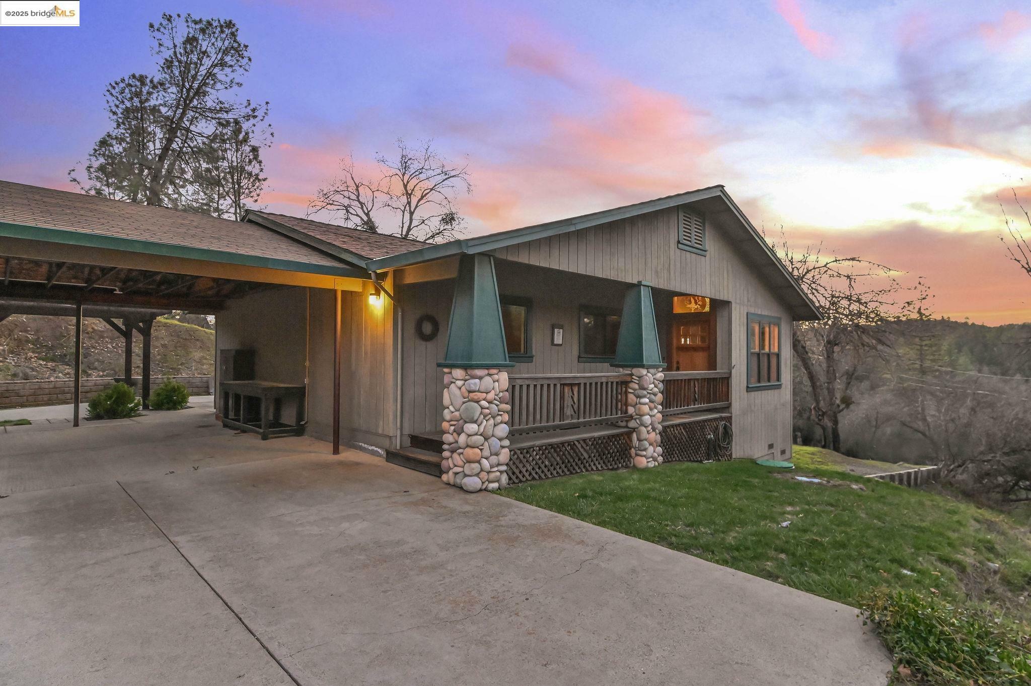 Property Photo: 22087 Fair Oaks Ct CA 95370