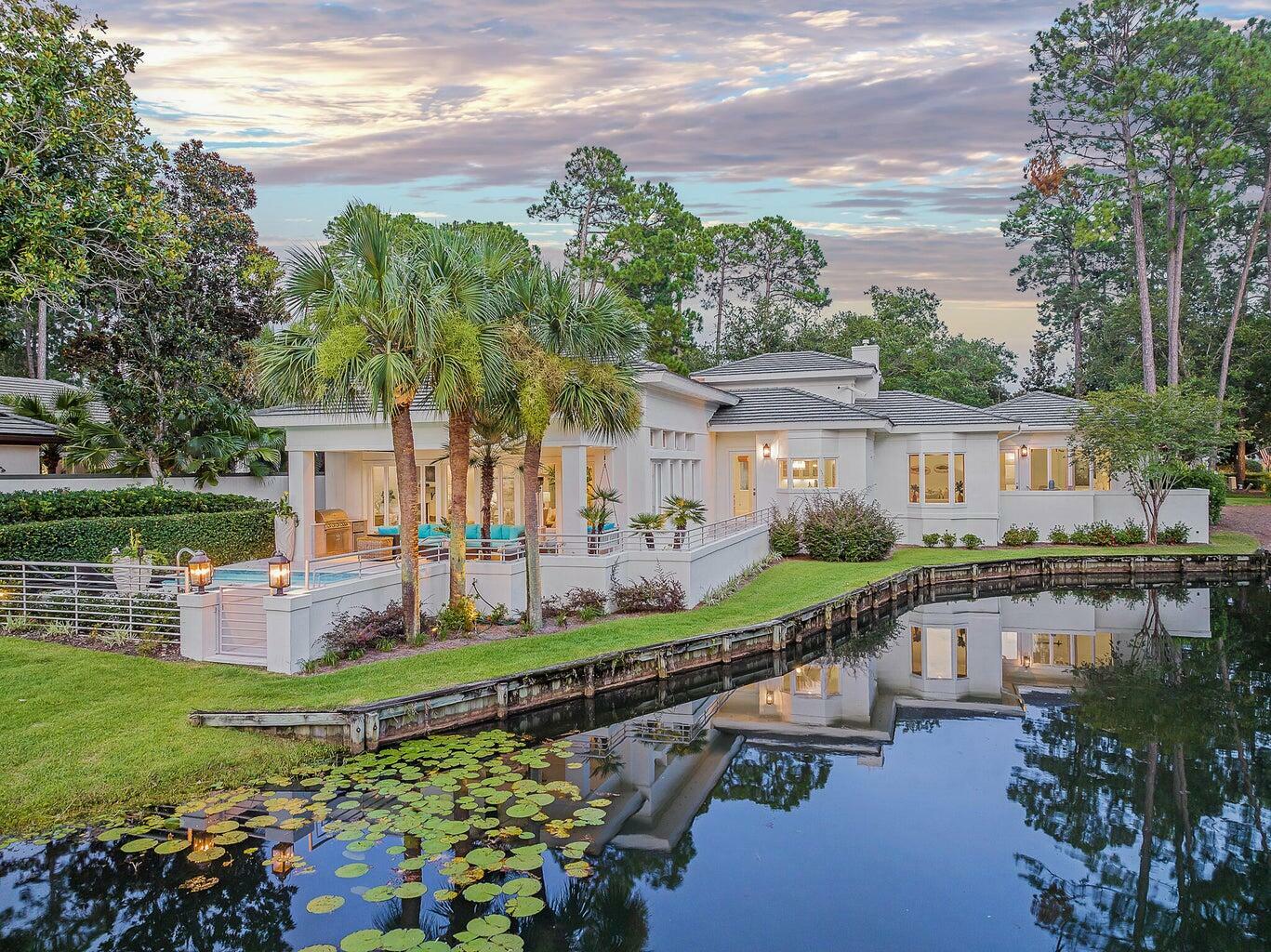 Property Photo: 2996 Bay Villas Court FL 32550