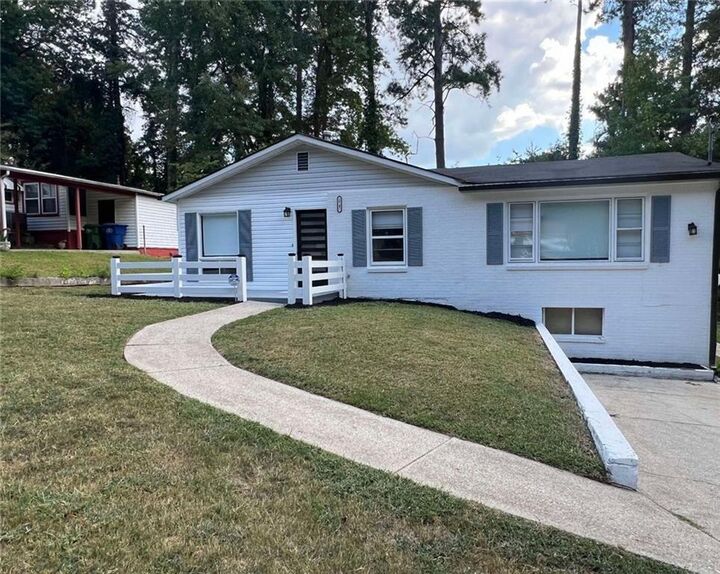 Property Photo: 2747 Santa Barbara Drive NW GA 30318