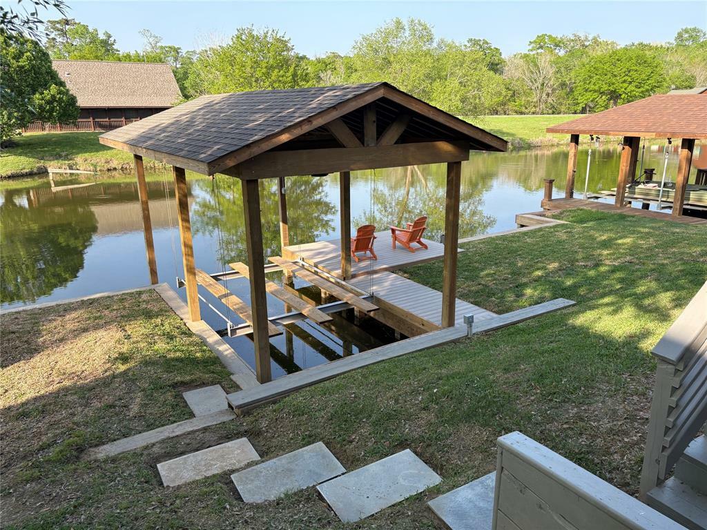 Property Photo: 10 Hunters Creek Drive TX 77340