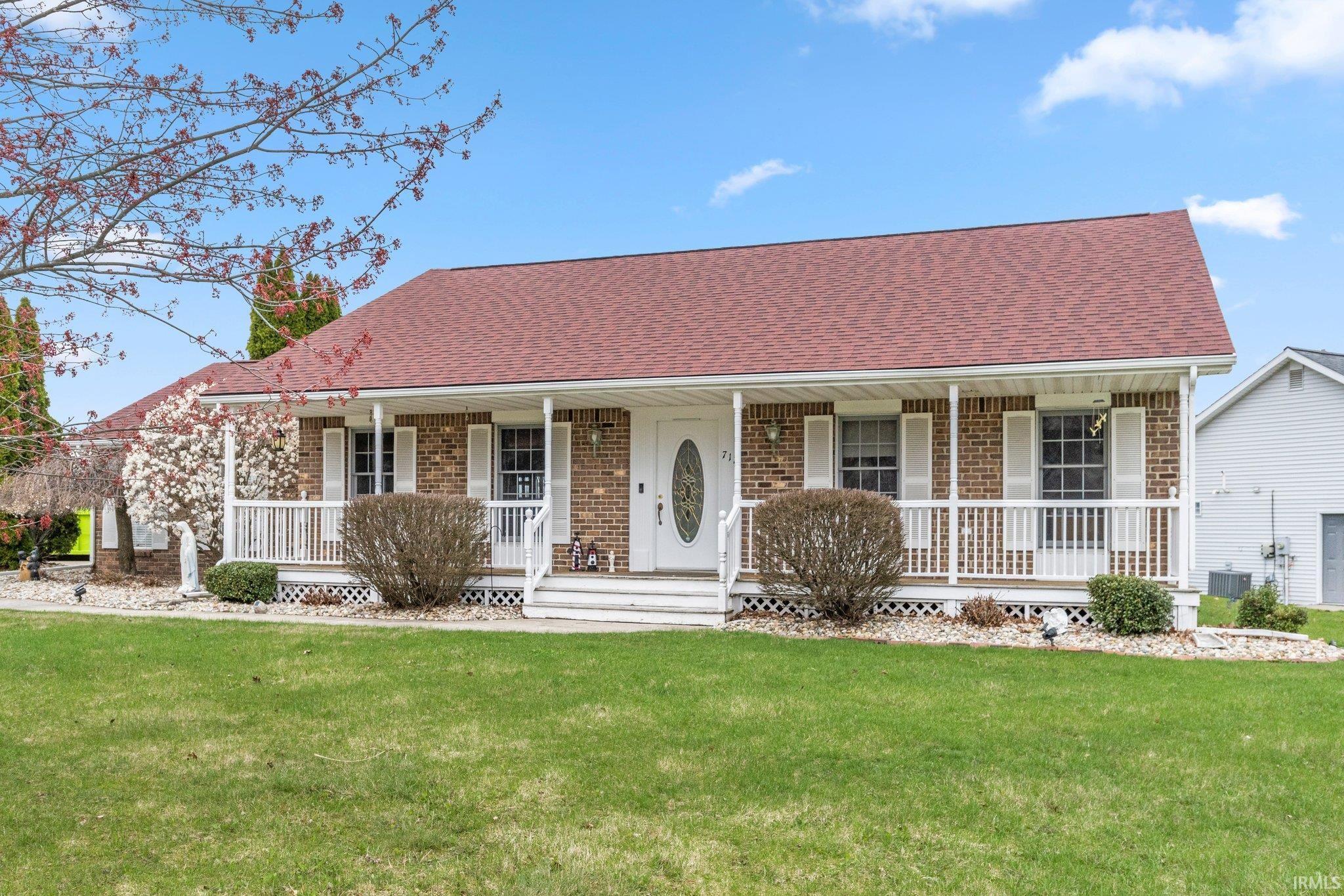 Property Photo:  712 Appleby Court  IN 46750 