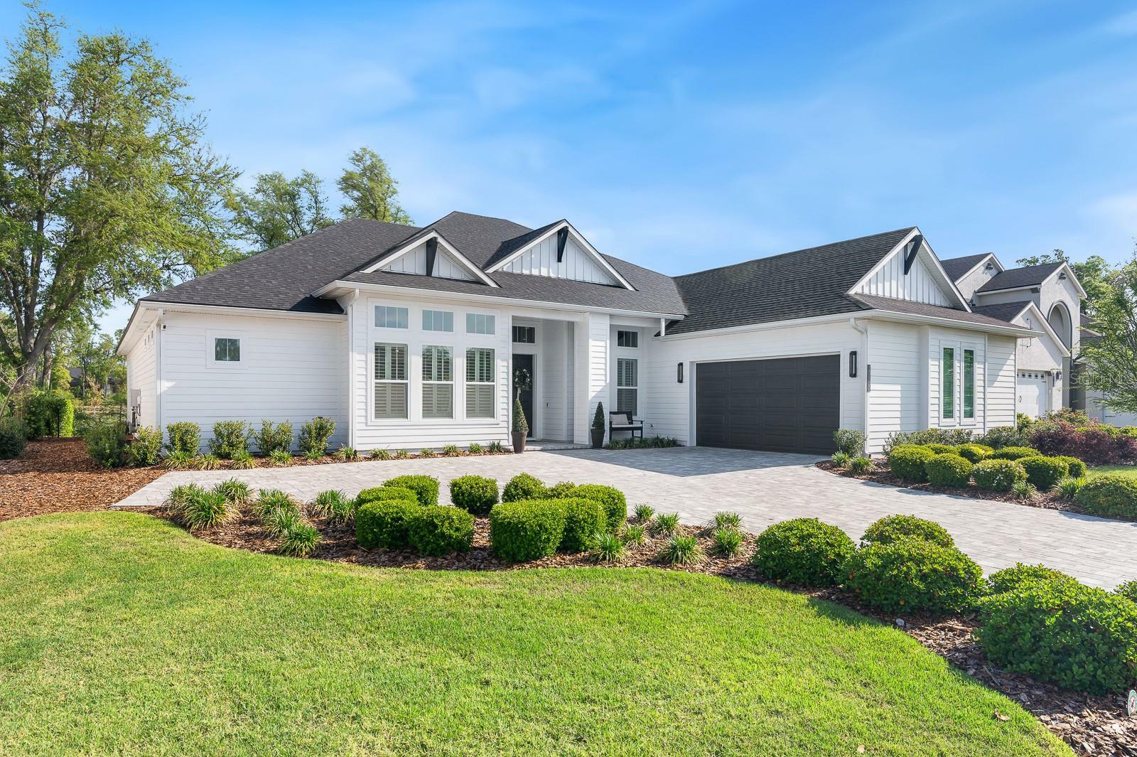 Property Photo: 10800 SW 34th Road FL 32608