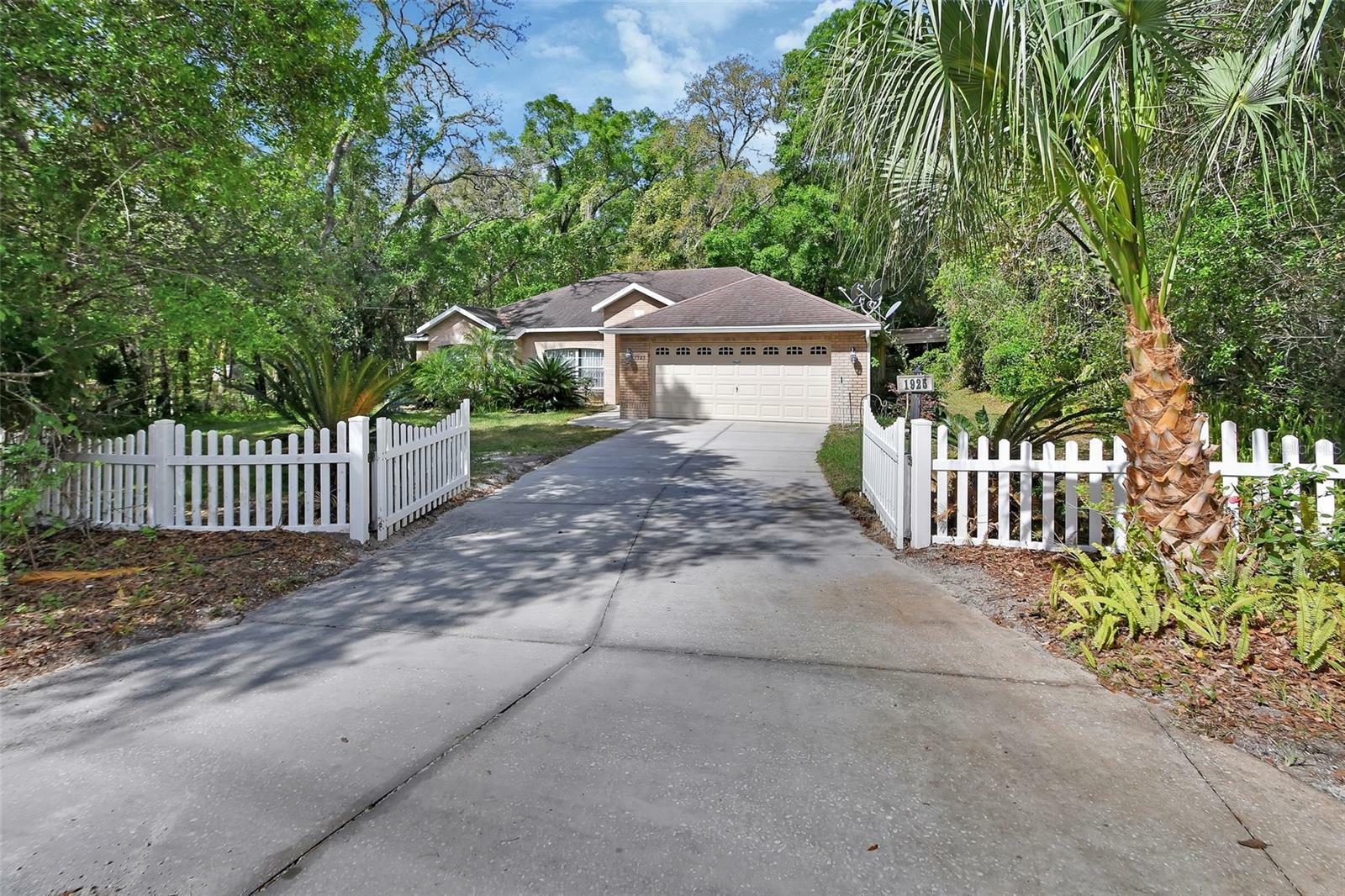 Property Photo:  1925 Hamilton Avenue  FL 32763 