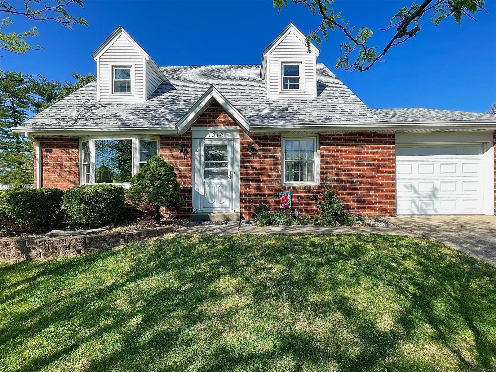 Property Photo: 1518 Colonial Drive IL 62035