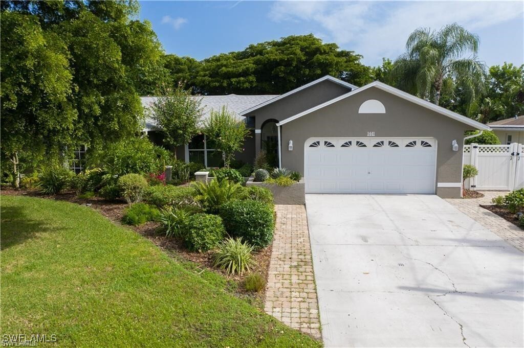 Property Photo: 1441 SE 19th Terrace FL 33990