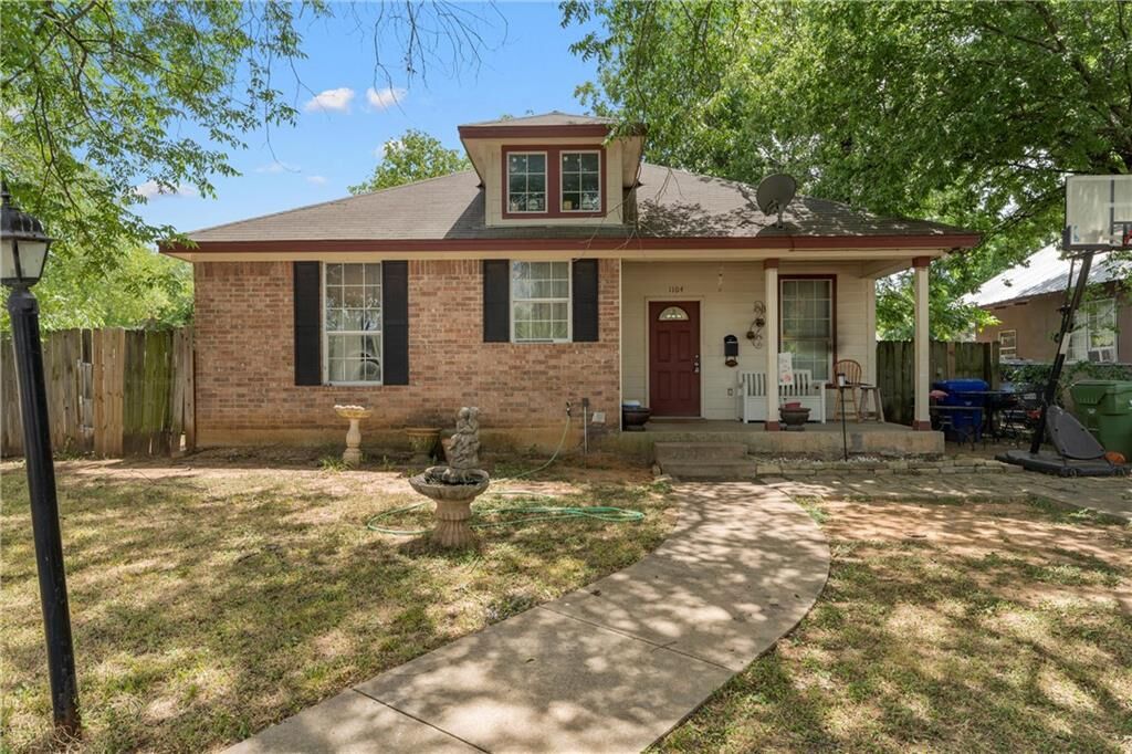 Property Photo:  1104 N 13th Street  TX 76707 