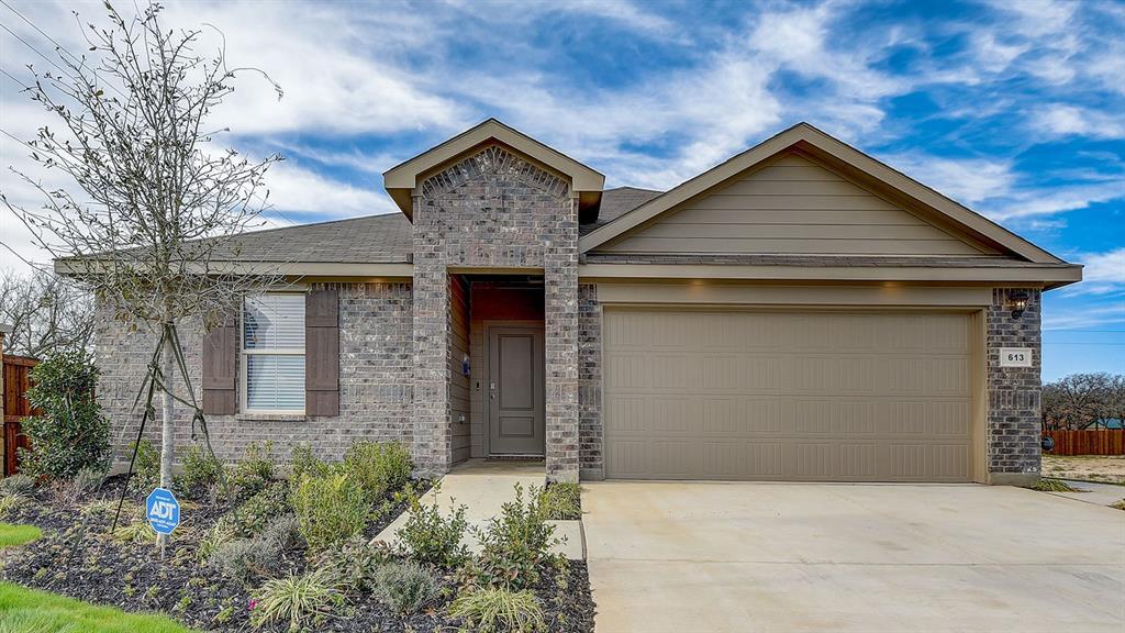 Property Photo:  613 Bronze Circle W  TX 76082 