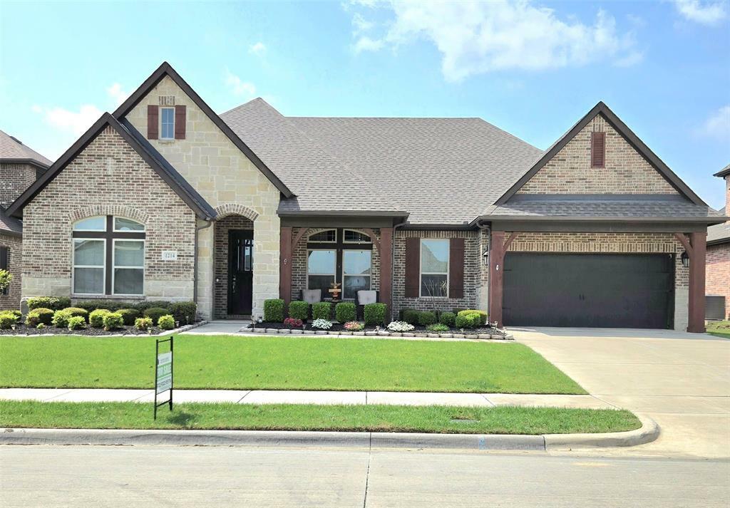 Property Photo: 1214 Norwood Street TX 76063