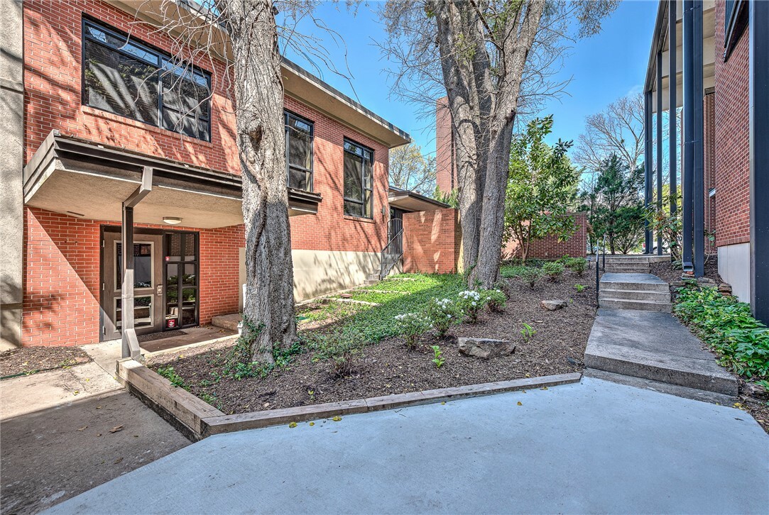 Property Photo: 321 E Lafayette Street 103 AR 72701