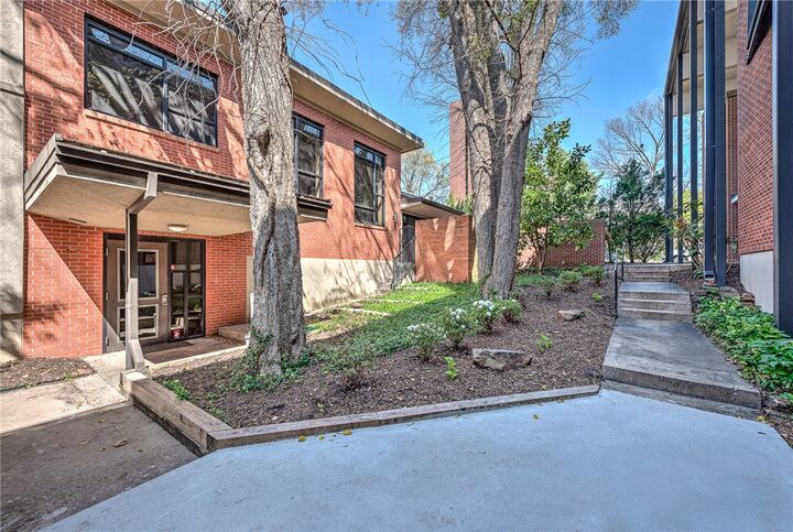 Property Photo: 321 E Lafayette Street 103 AR 72701