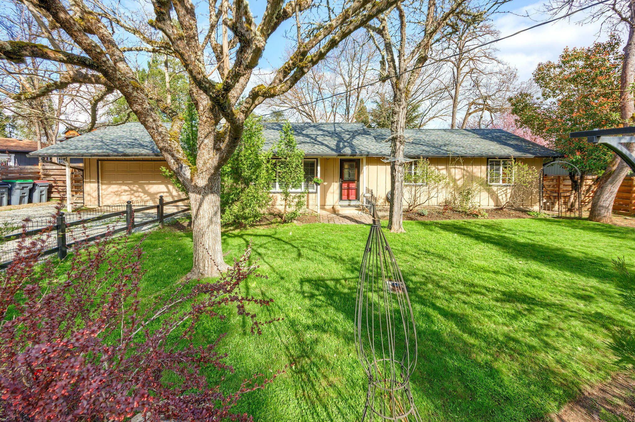 Property Photo: 440 G Street OR 97530