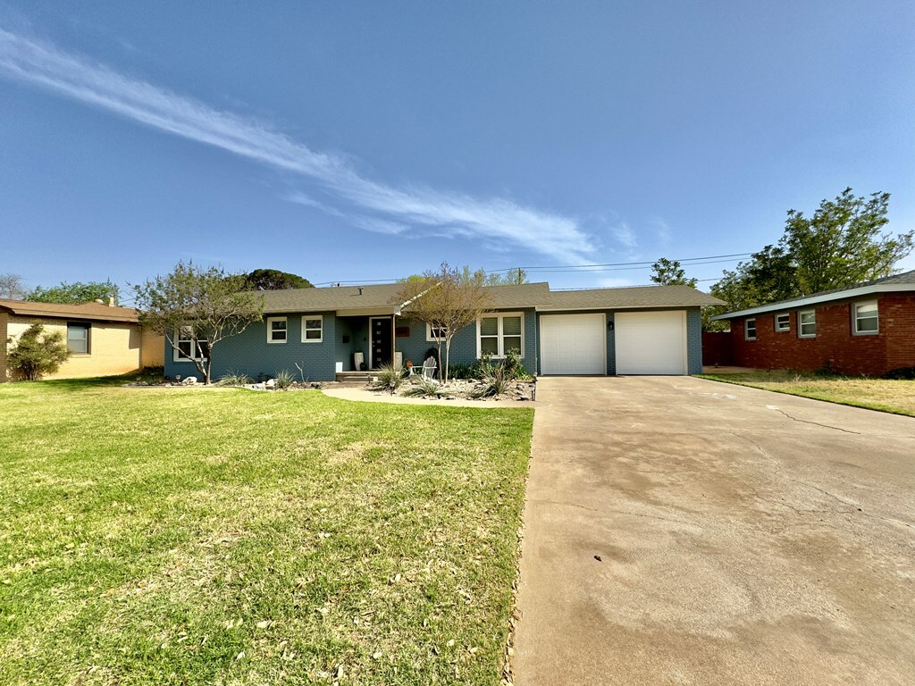 Property Photo: 2009 Douglas Ave TX 79701
