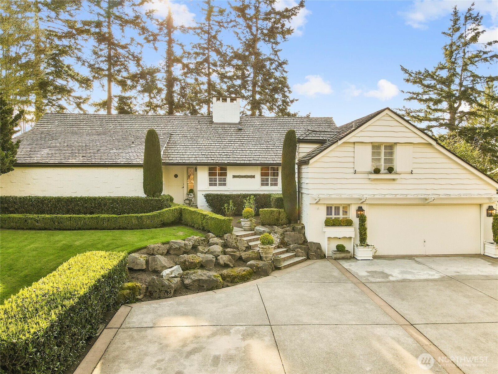Property Photo: 19263 Edgecliff Drive SW WA 98166
