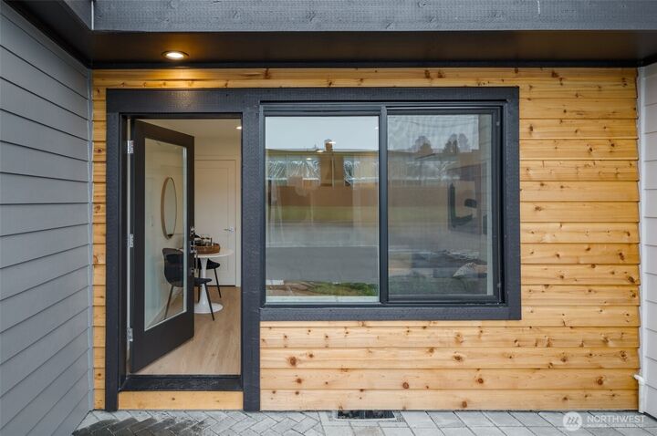Property Photo: 9221 B 14th Avenue NW WA 98117