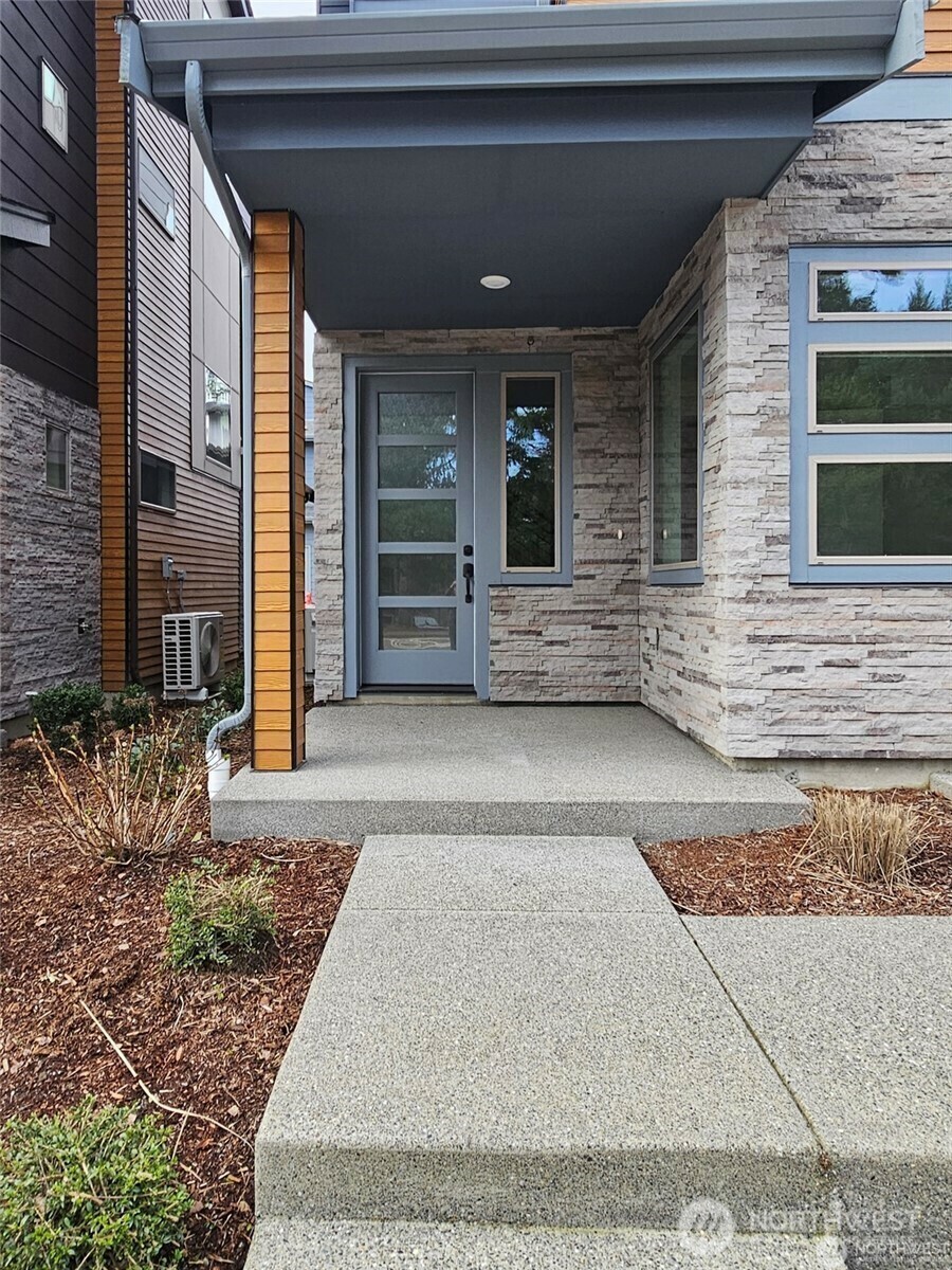 Property Photo: 962 Dove Tail Lane NW 3 WA 98110