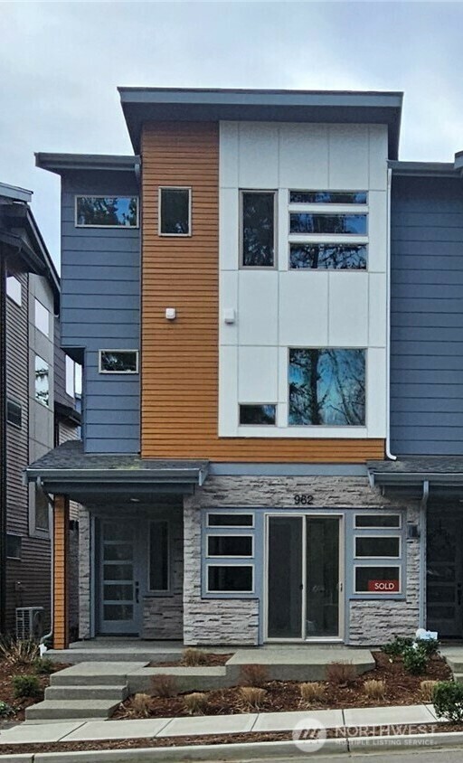 Property Photo: 962 Dove Tail Lane NW 3 WA 98110