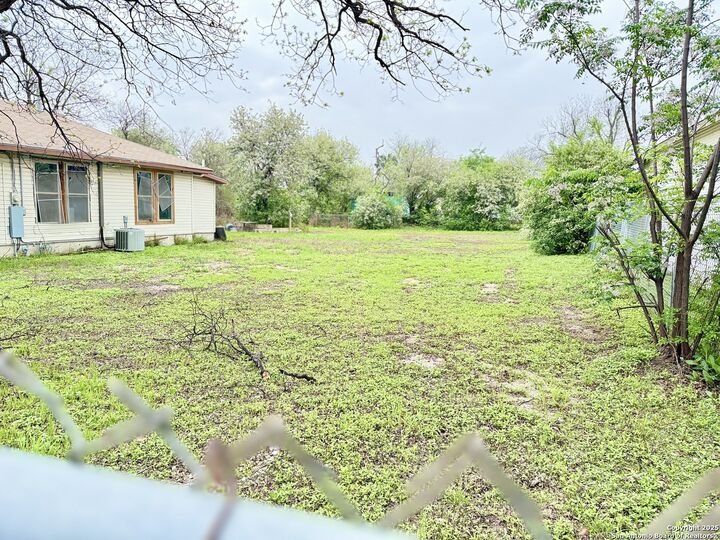 Property Photo:  714 Sherman  TX 78202 