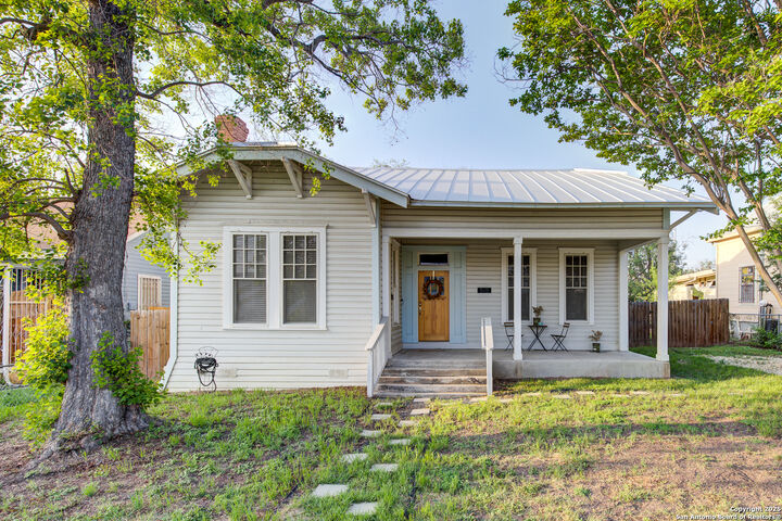 Property Photo: 515 Burnet TX 78202