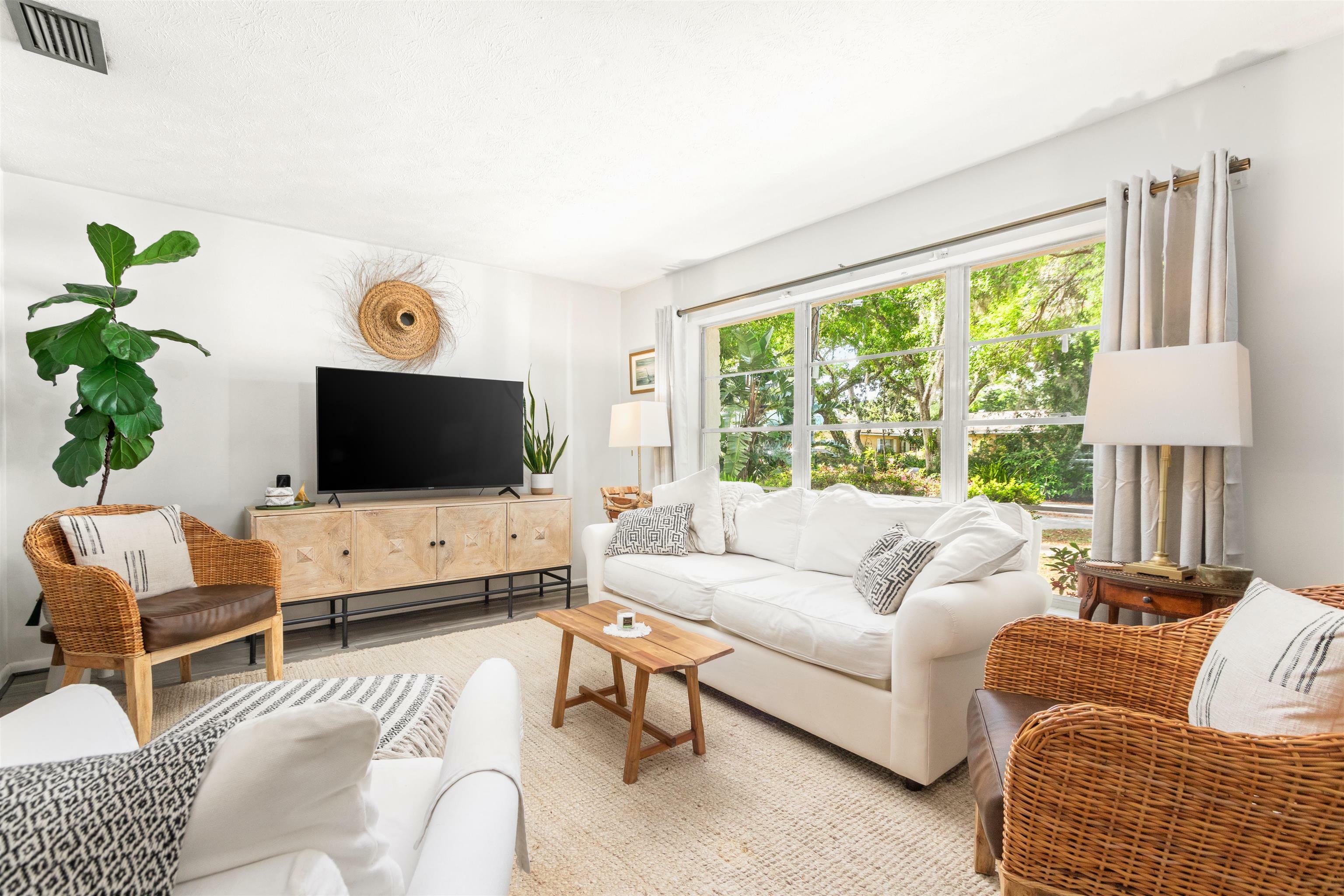 Property Photo: 503 D St FL 32080