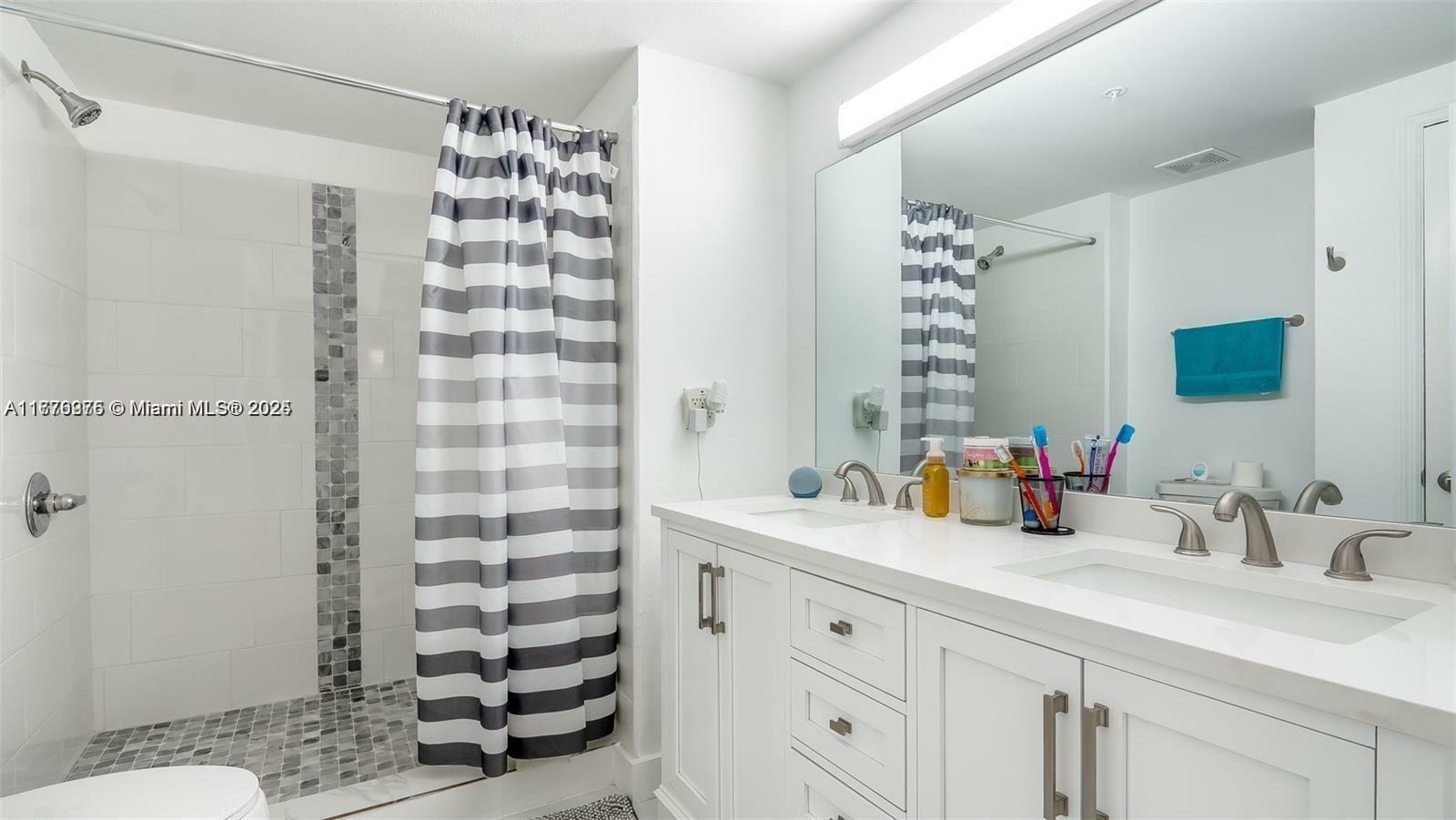 Property Photo: 201 SW 116th Ave 22208 FL 33025