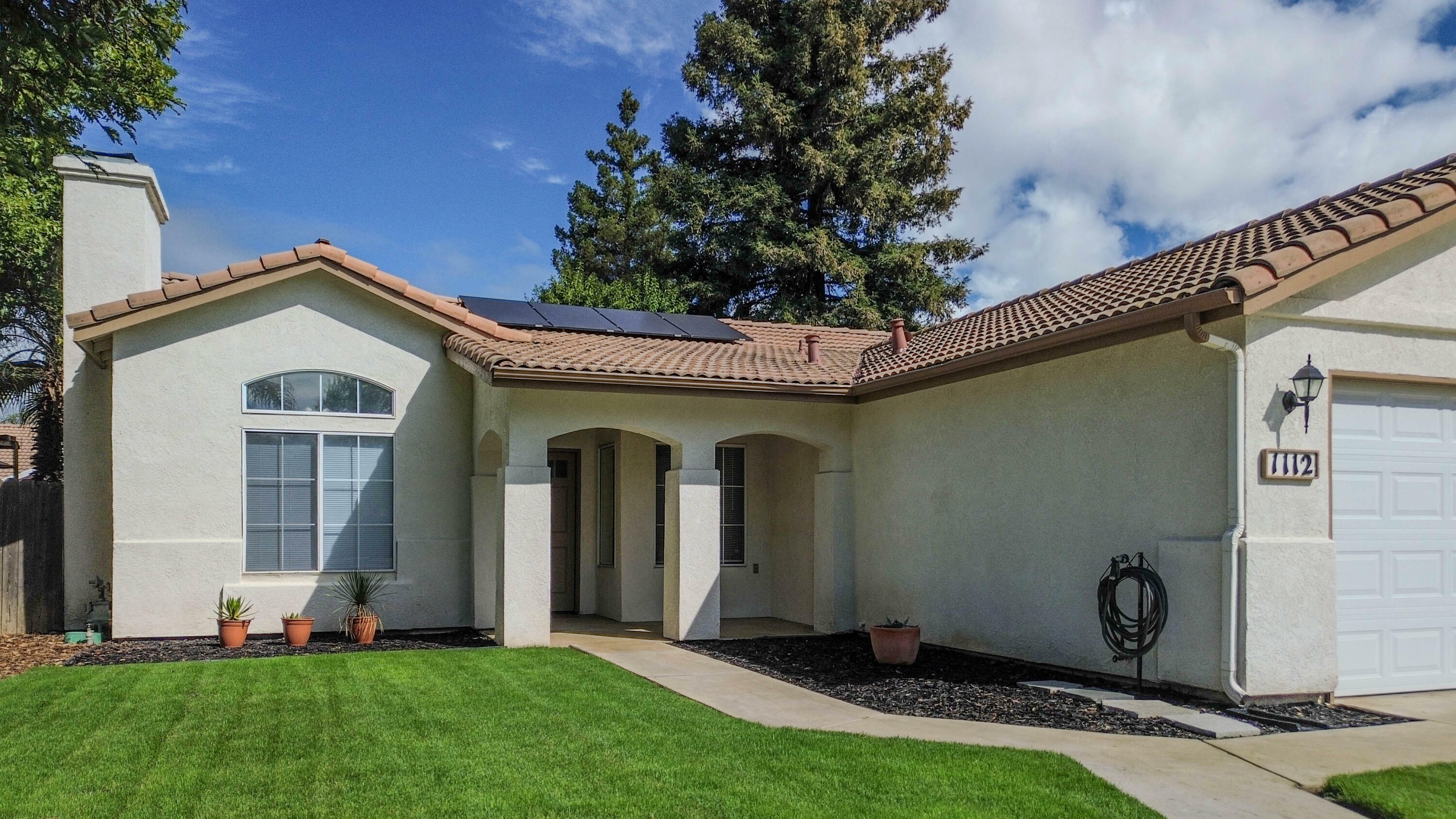 Property Photo: 1112 S Cain Street CA 93292