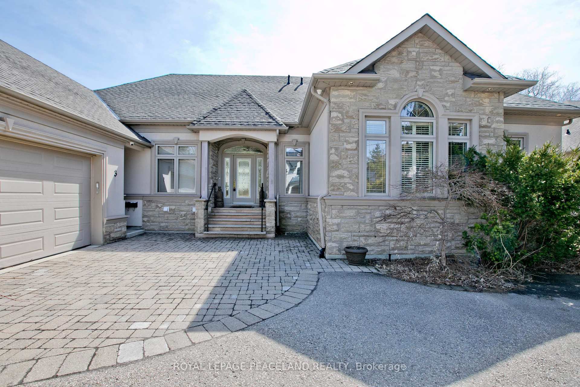Property Photo: 3 River Bend Road ON L3R 1K3