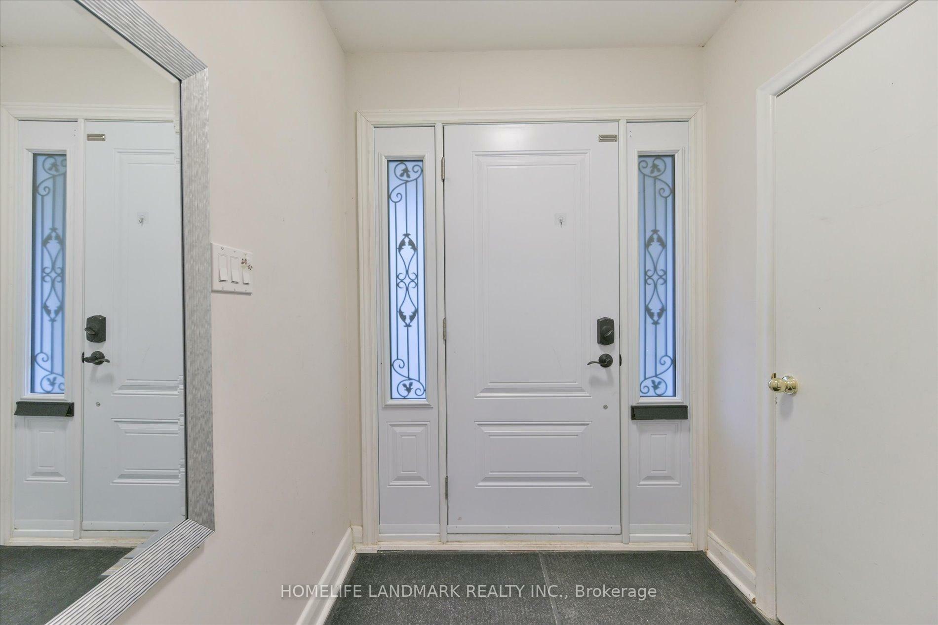 Property Photo: 1 Hawksbury Drive ON M2K 1M2