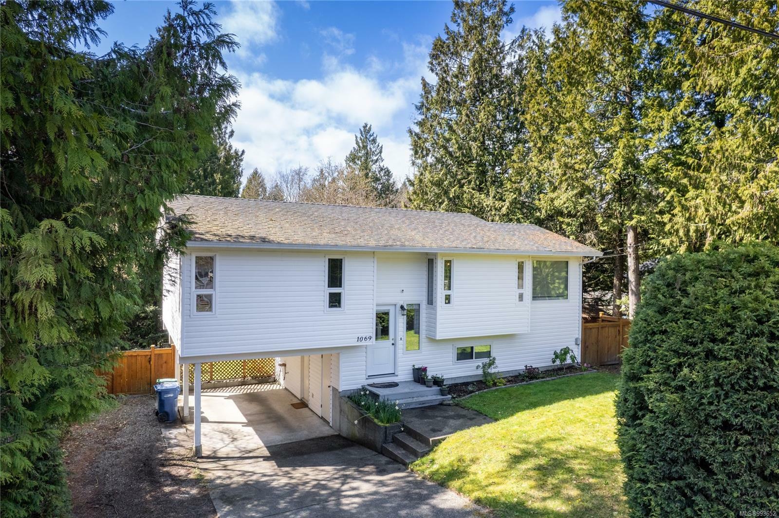 Property Photo: 1069 Old Victoria Rd BC V9R 6R4