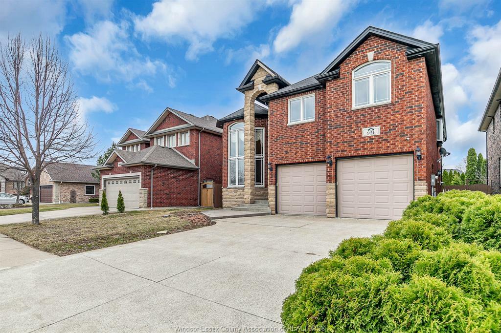 Property Photo: 924 Massimo ON N9G 3C6