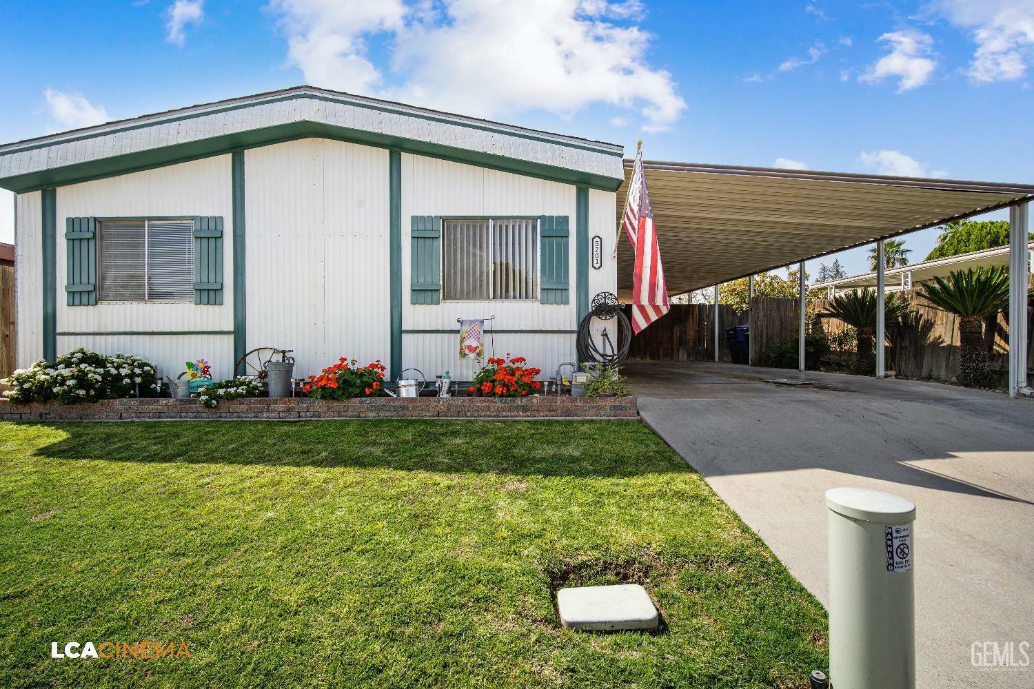 Property Photo: 5201 Silver Springs Lane CA 93313