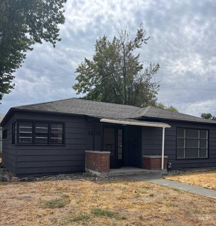 Property Photo:  1203 Sycamore Street  WA 99403 