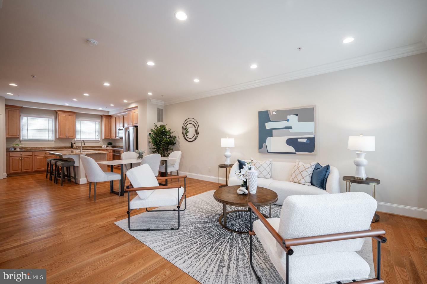 Property Photo: 420 Cook Street VA 22314