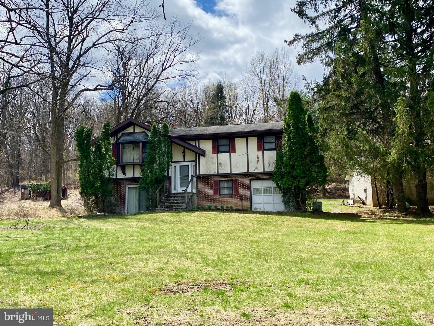 Property Photo: 7 Spring Lane PA 18011