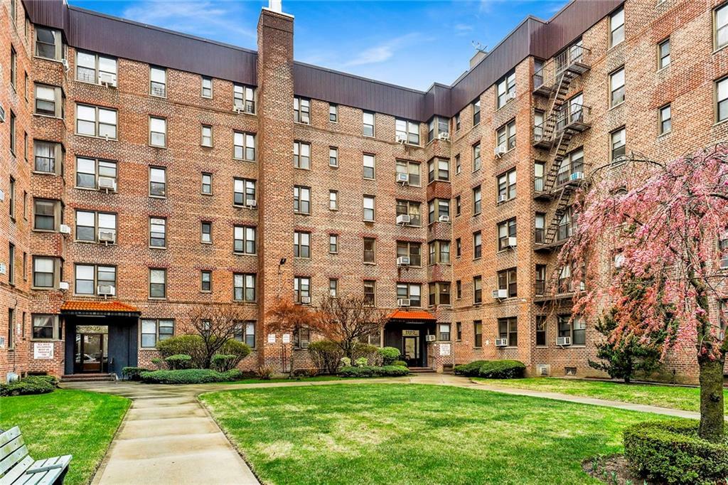 Property Photo: 2220 Burnett Street 2B NY 11229