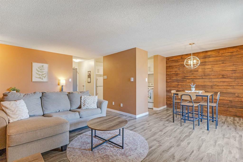 Property Photo: 470 Kenaston Boulevard MB R3N 1Z1