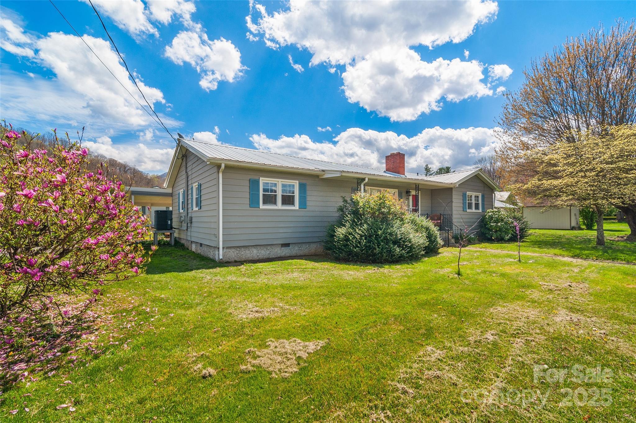 Property Photo:  641 Camelot Drive  NC 28786 