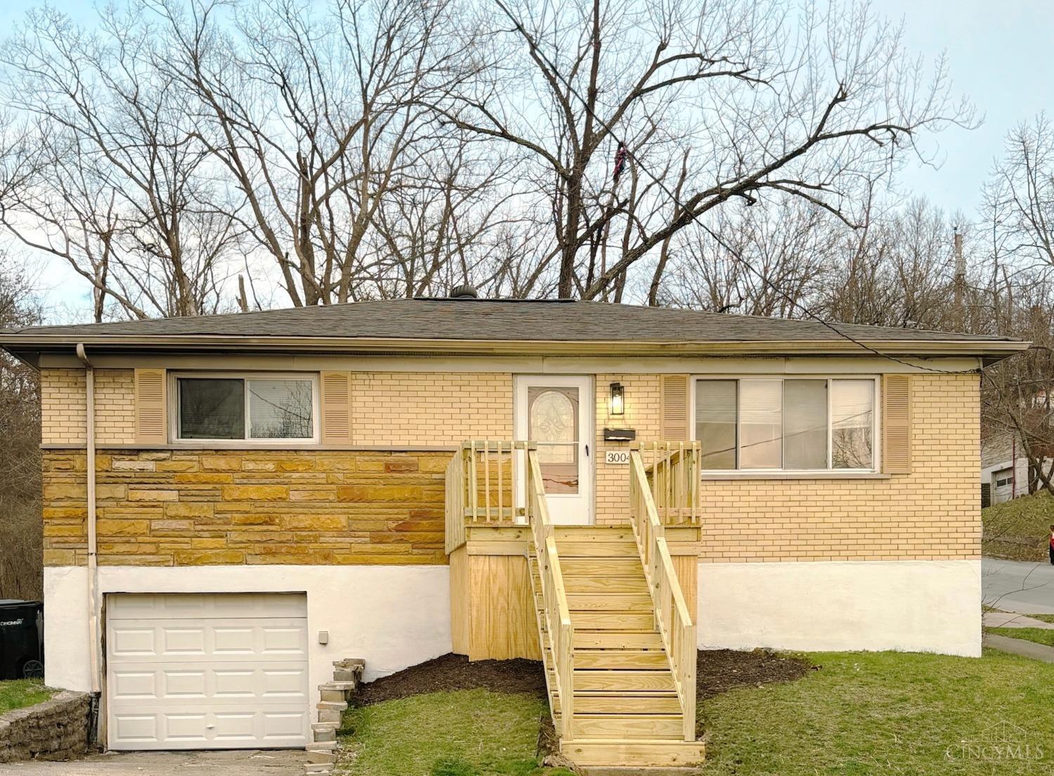 Property Photo: 3004 Aquadale Lane OH 45211