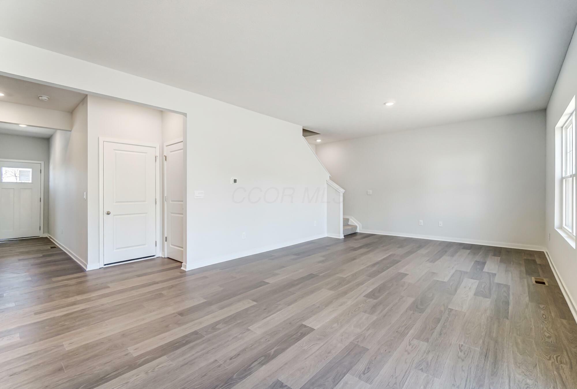 Property Photo: 160 Oak Valley Ct OH 43055
