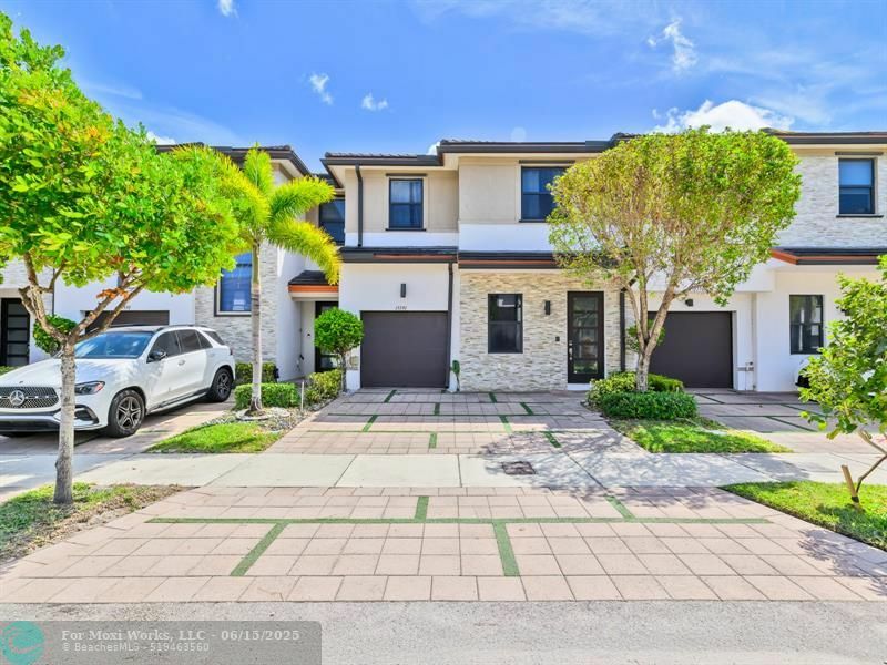 Property Photo: 15591 NW 91st Ct FL 33018