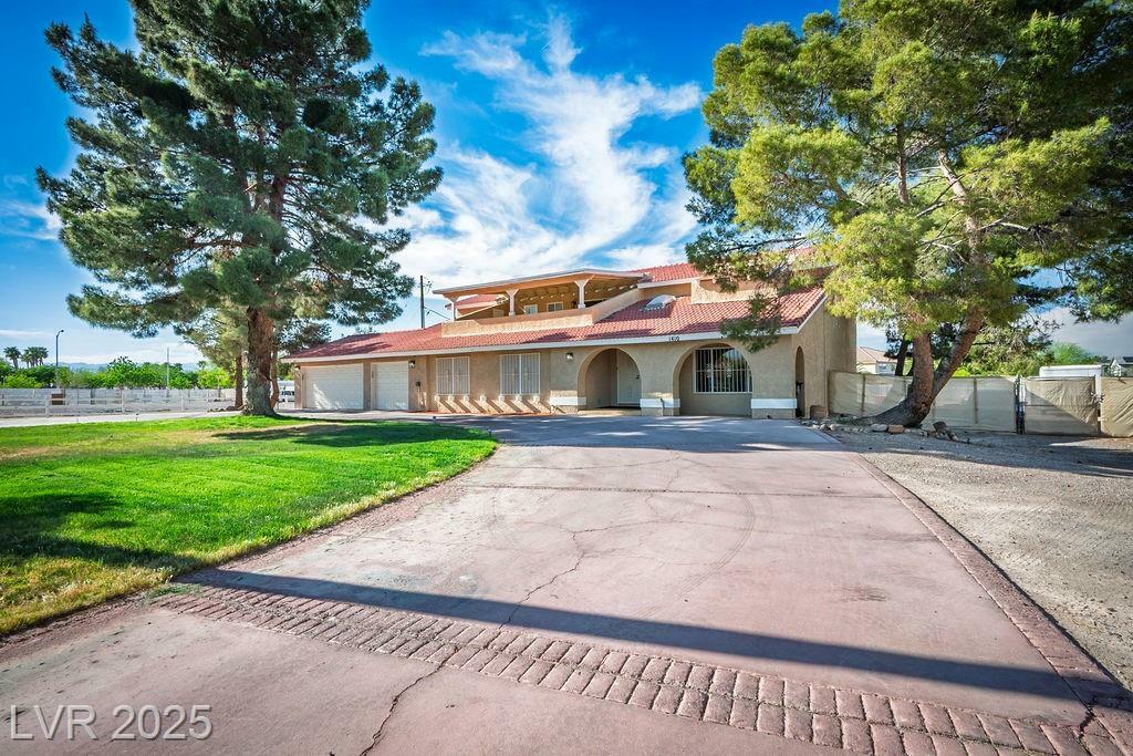 Property Photo: 1410 East Serene Avenue NV 89123