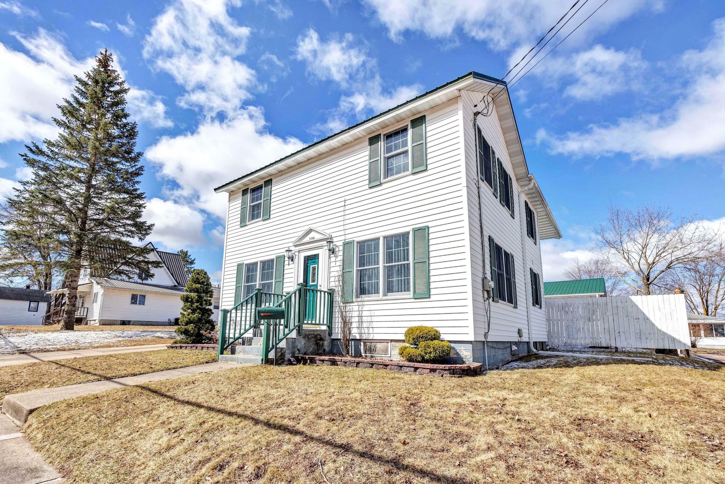 Property Photo: 226 Bennett St WI 54929