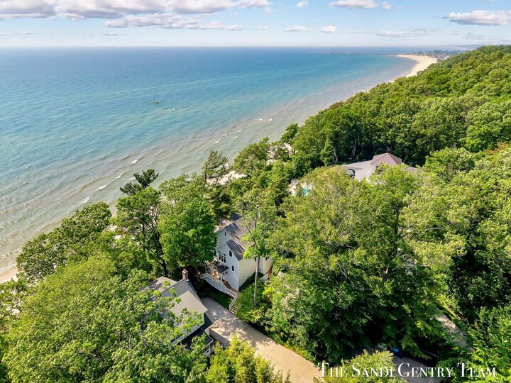 Property Photo:  18215 Spindle Drive  MI 49417 