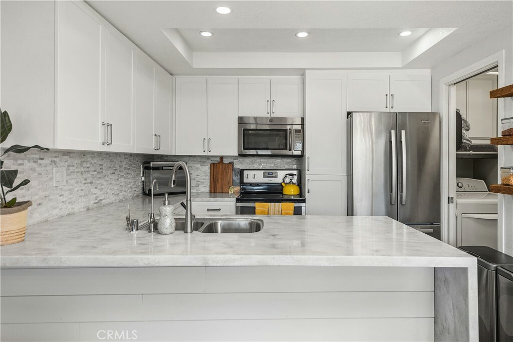 Property Photo: 7112 Apricot Drive 7112 CA 92618