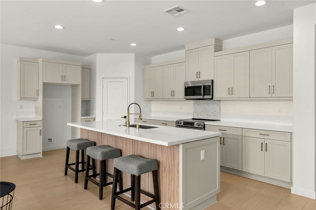 Property Photo: 24327 Dunlavy Court CA 92557