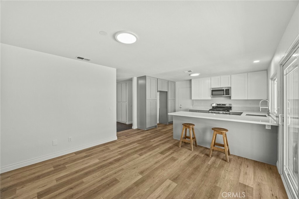 Property Photo: 10069 Hershey Way CA 92503