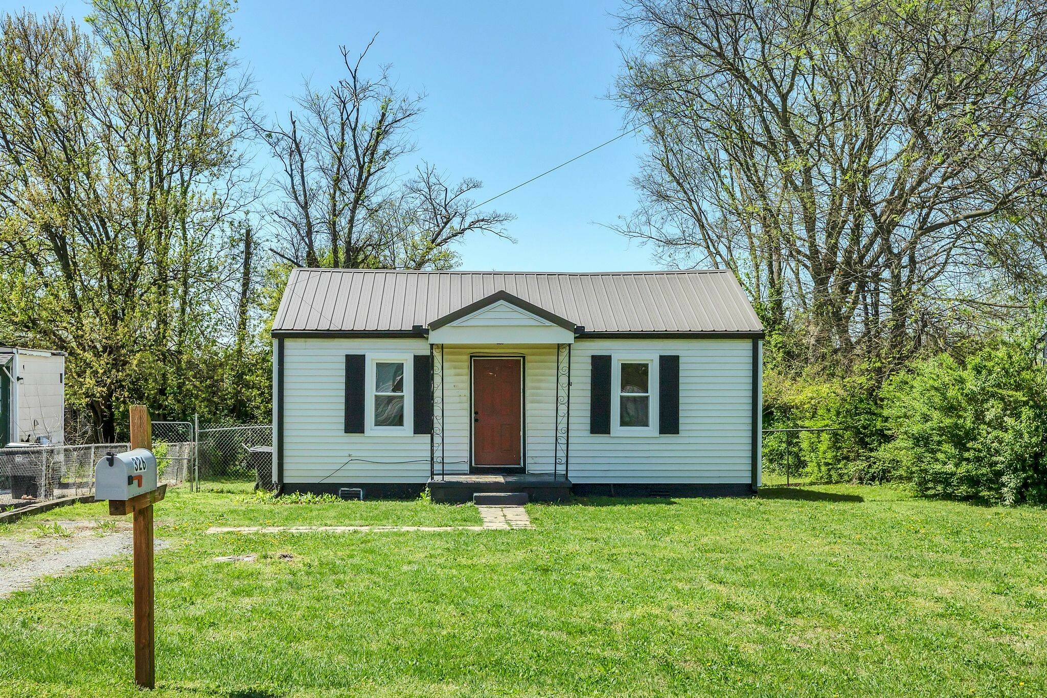 Property Photo: 326 Kenslo Ave TN 37129
