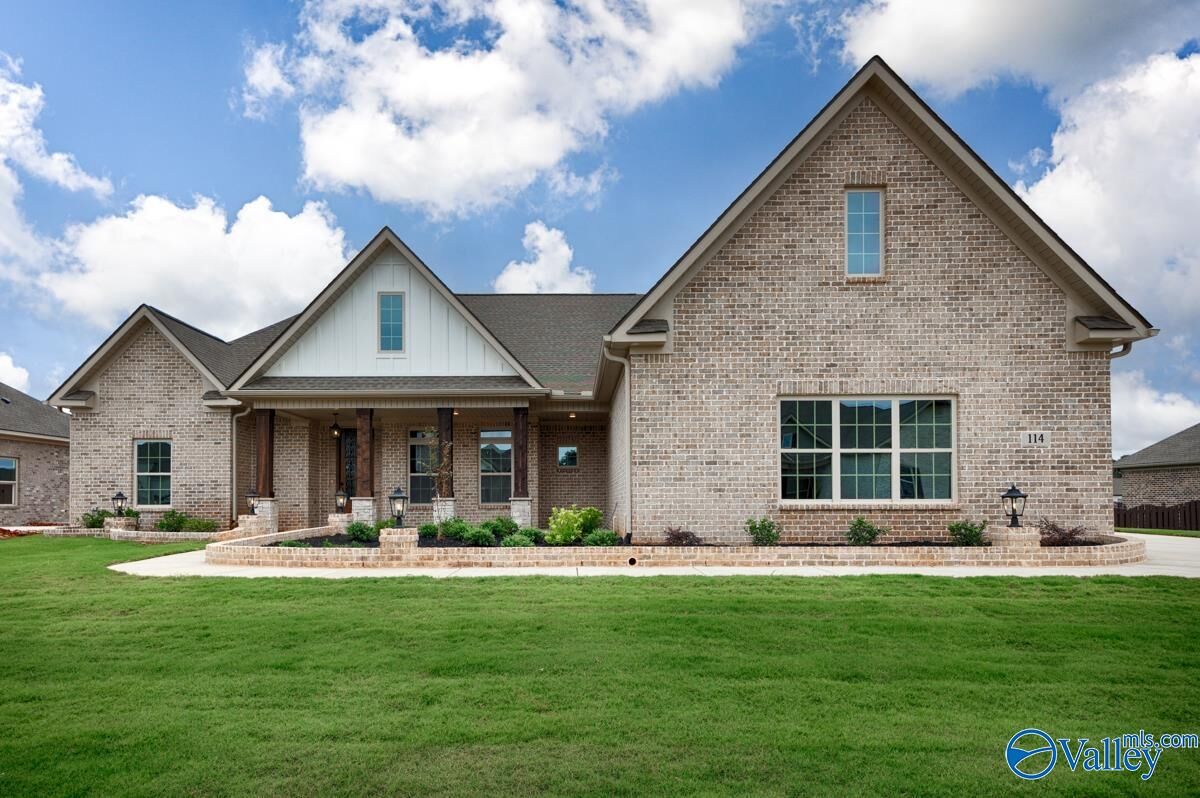 Property Photo:  114 Geneva Court  AL 35759 
