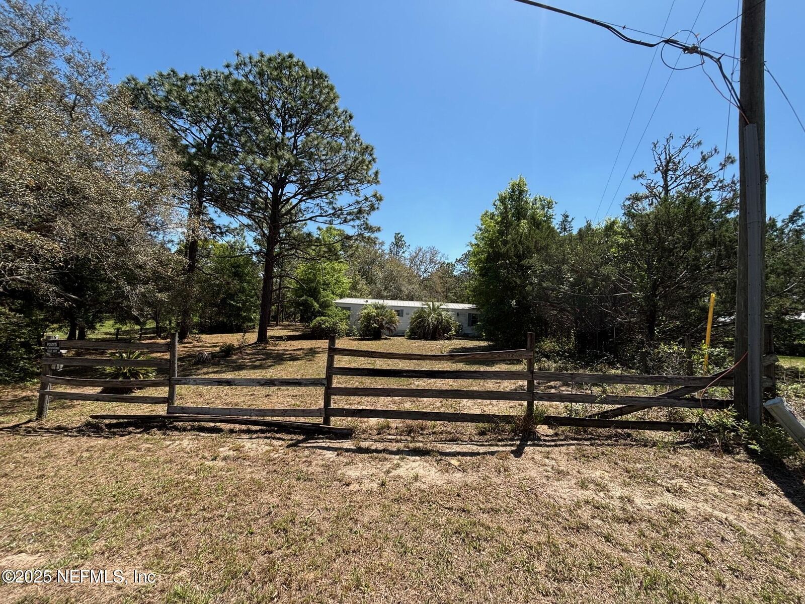 Property Photo:  115 Country Living Circle  FL 32666 